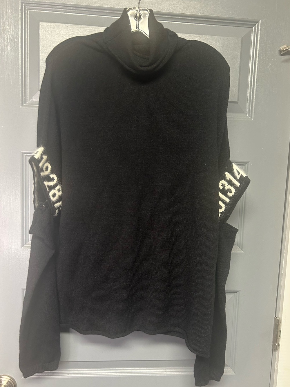 ZANNZA COUTURE dual sleeve numbers graphics turtleneck sweater one size EUC